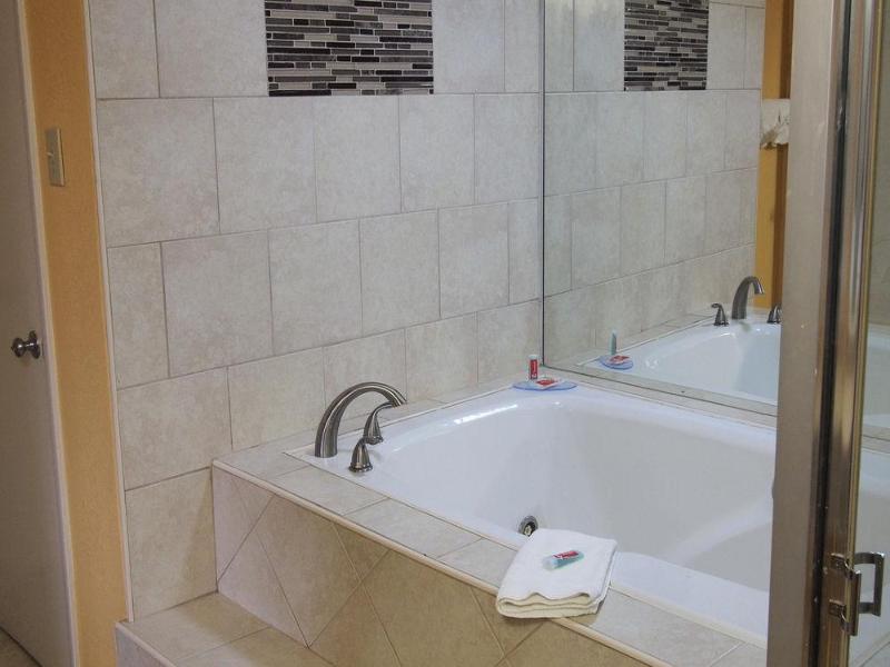 Econo Lodge at Military Circle image