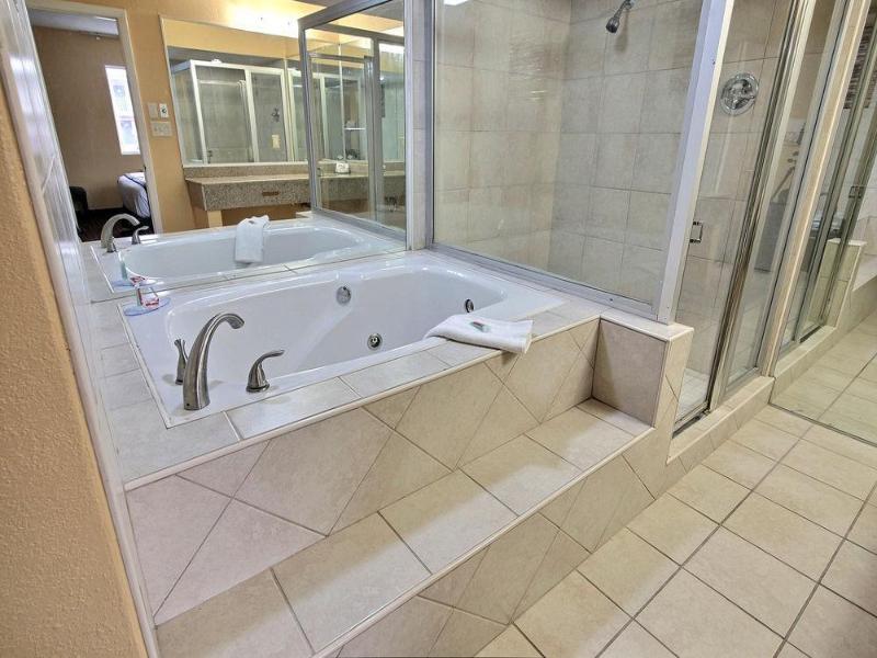 Econo Lodge at Military Circle image