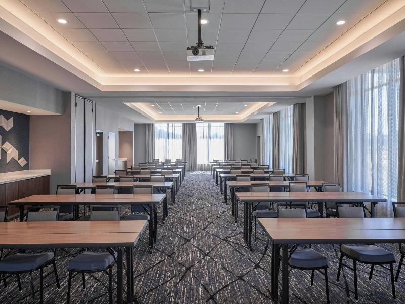 Courtyard By Marriott Madison