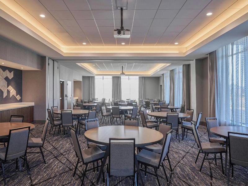 Courtyard By Marriott Madison