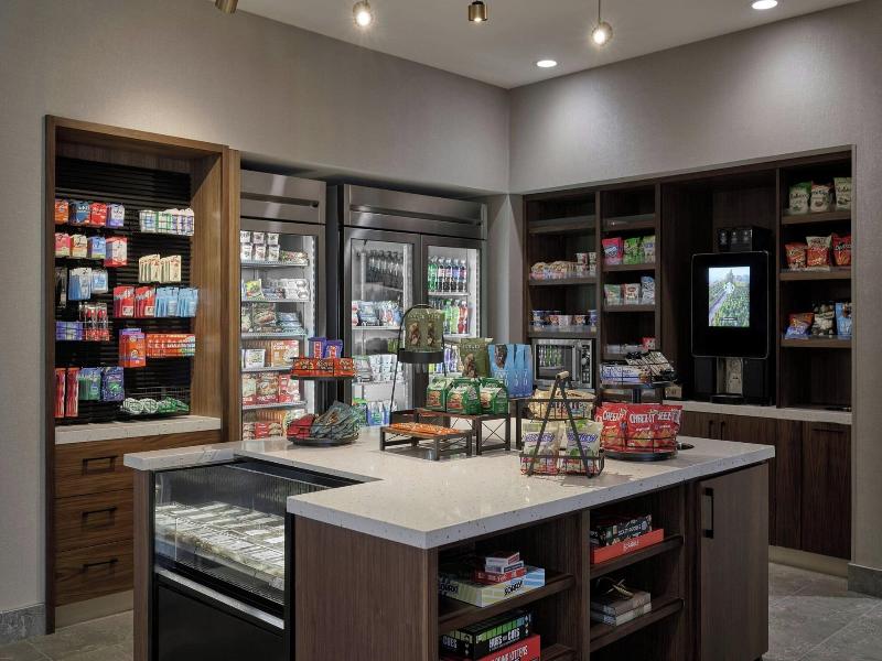 Courtyard By Marriott Madison