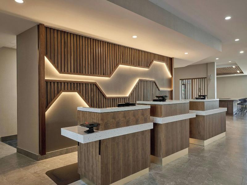 Courtyard By Marriott Madison