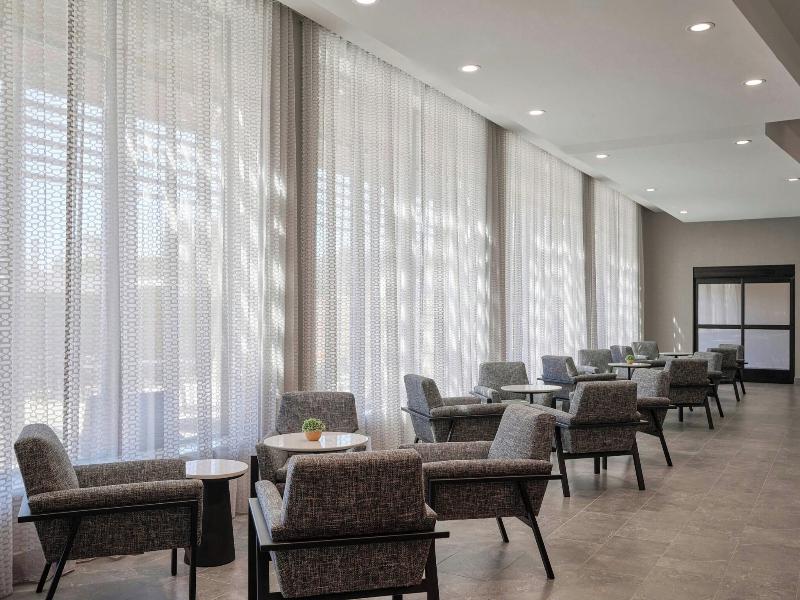Courtyard By Marriott Madison