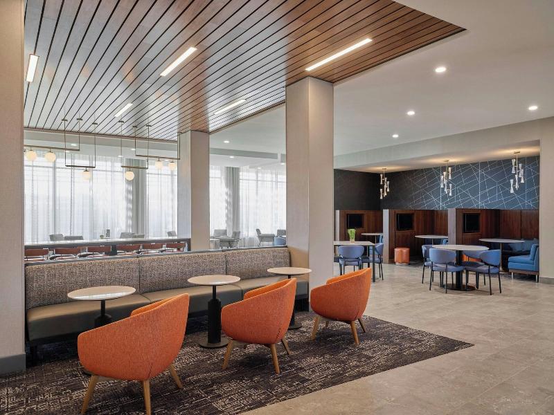 Courtyard By Marriott Madison