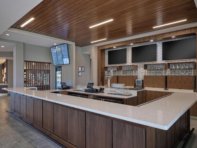 Courtyard By Marriott Madison