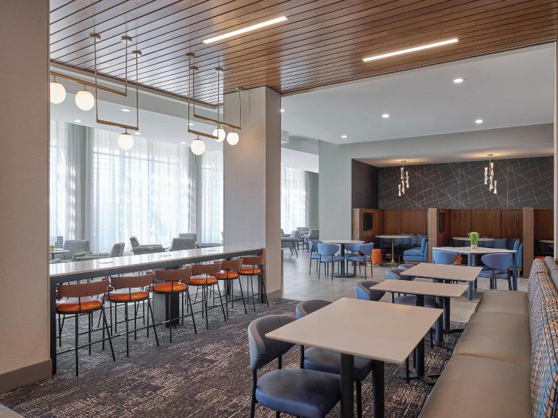 Courtyard By Marriott Madison