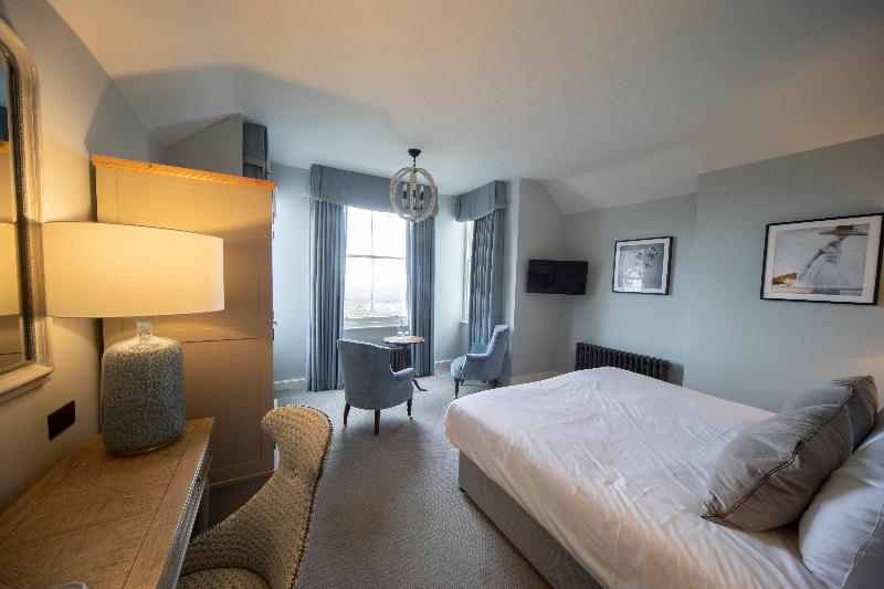 Cottage In The Wood Hotel image