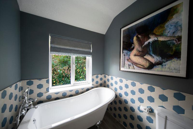 Cottage In The Wood Hotel image