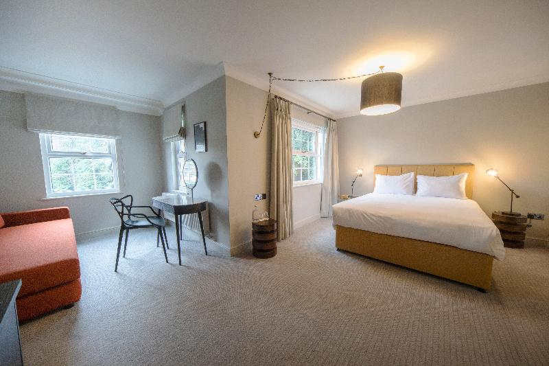 Cottage In The Wood Hotel image