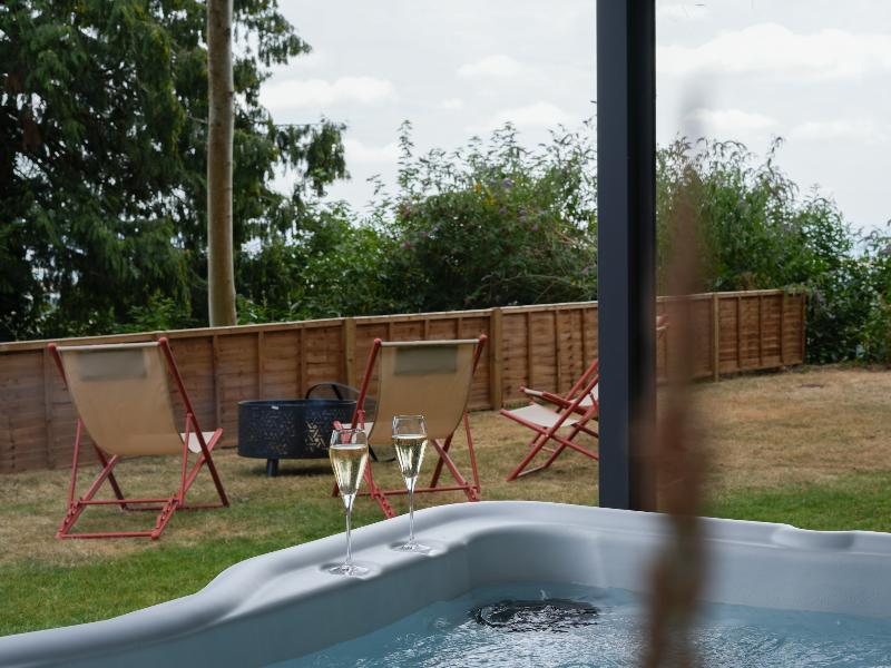 Cottage In The Wood Hotel