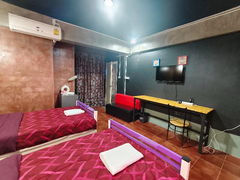 room detail thumbnail 2