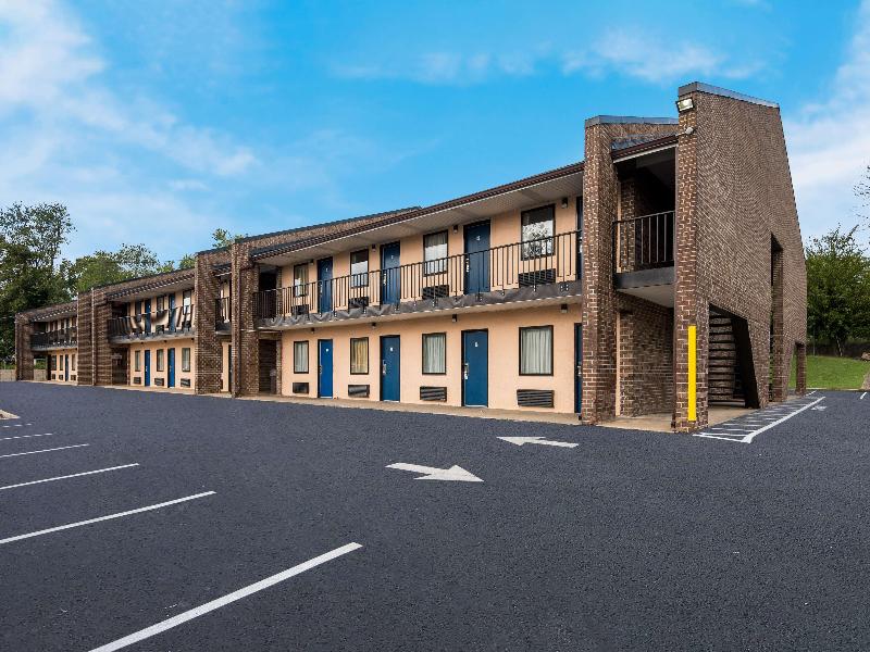 Econo Lodge Laurel Racetrack image