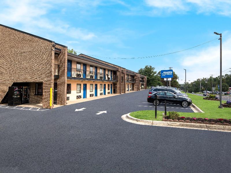 Econo Lodge Laurel Racetrack image