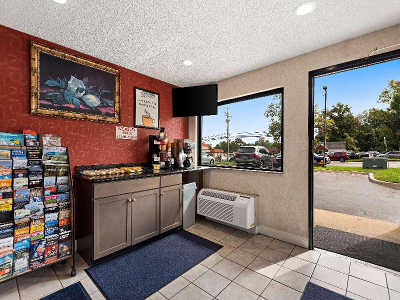 Econo Lodge Laurel Racetrack image