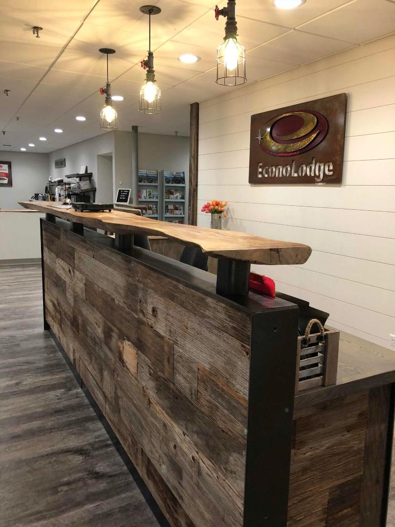 Econo Lodge Lakeside image