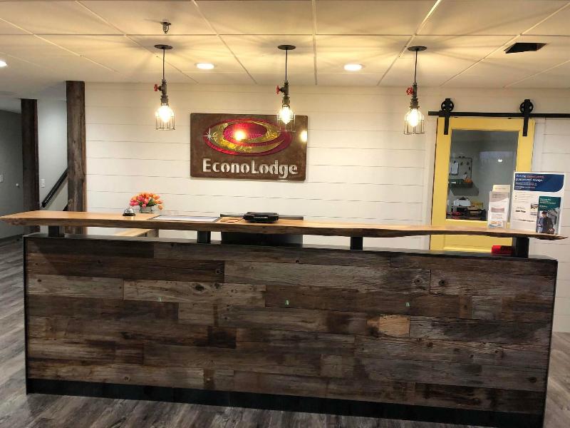 Econo Lodge Lakeside image