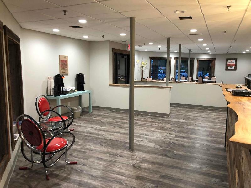 Econo Lodge Lakeside image