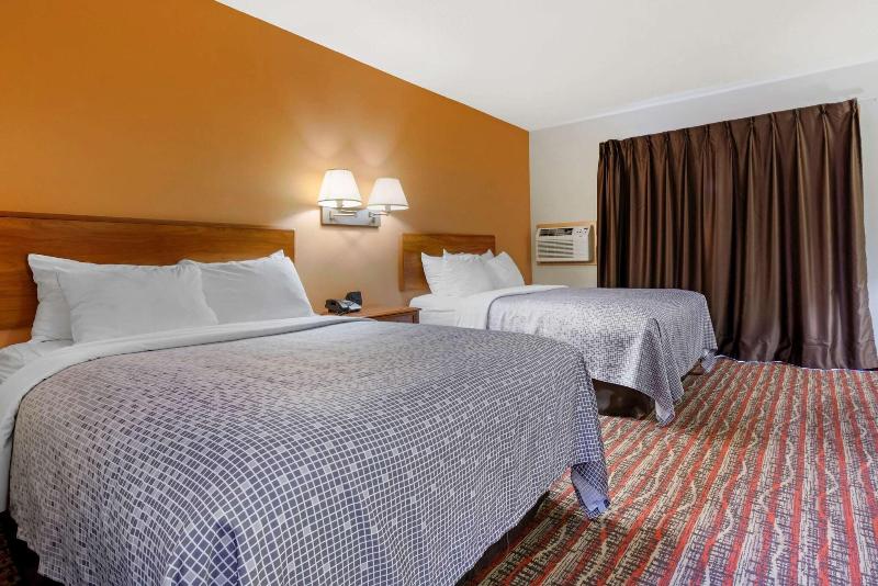 Econo Lodge Lakeside image