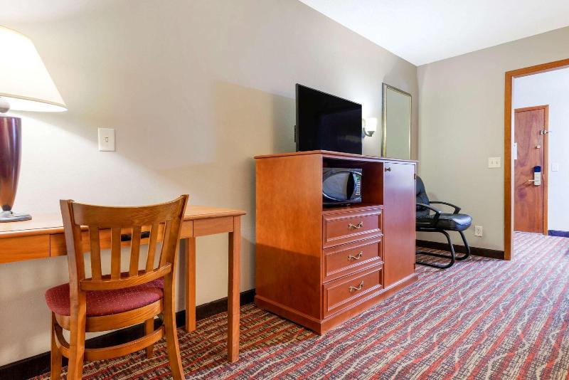 Econo Lodge Lakeside image