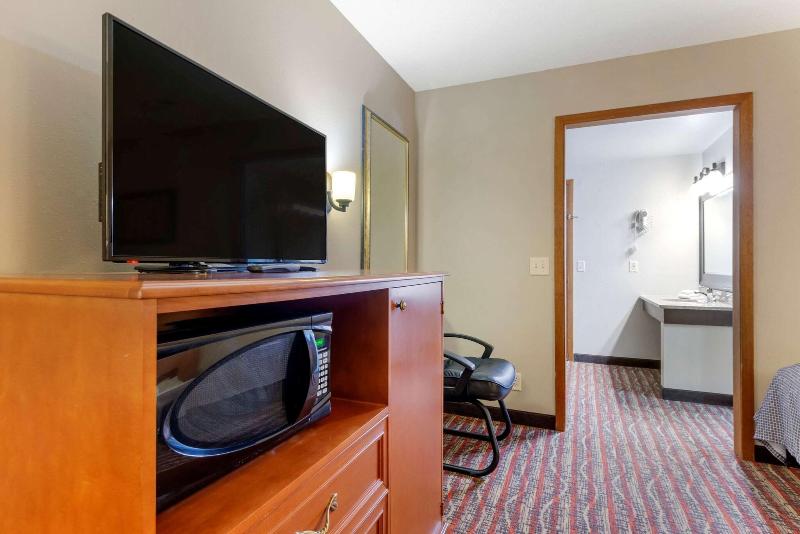Econo Lodge Lakeside image