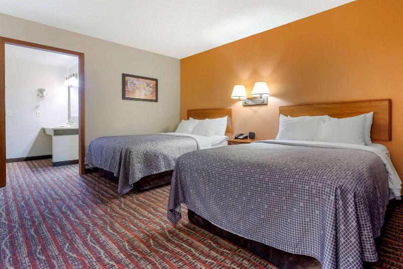 Econo Lodge Lakeside image