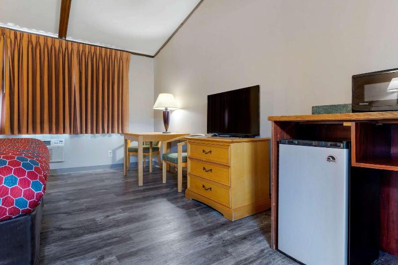 Econo Lodge Lakeside image
