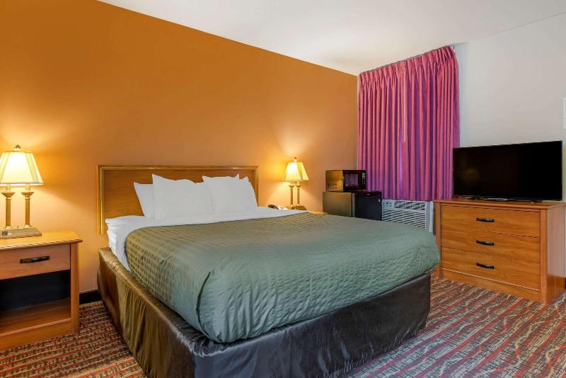 Econo Lodge Lakeside image