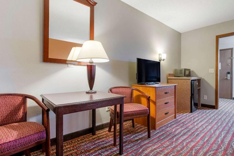Econo Lodge Lakeside image