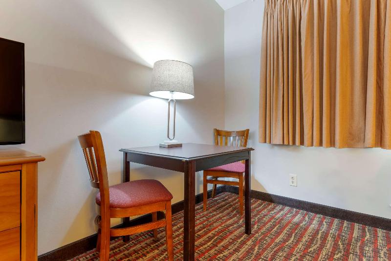 Econo Lodge Lakeside image