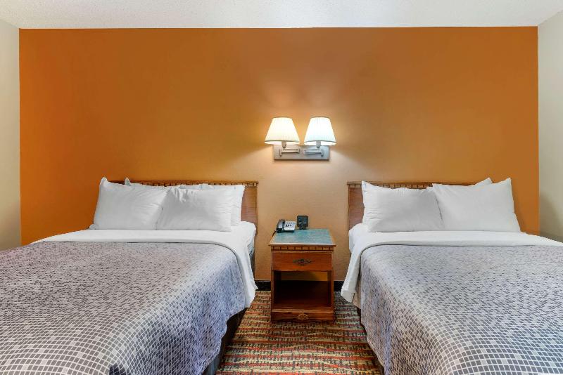 Econo Lodge Lakeside image