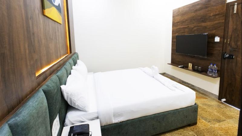 Aara Jungle Resort image