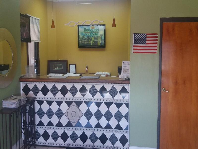 Budgetel Inn & Suites