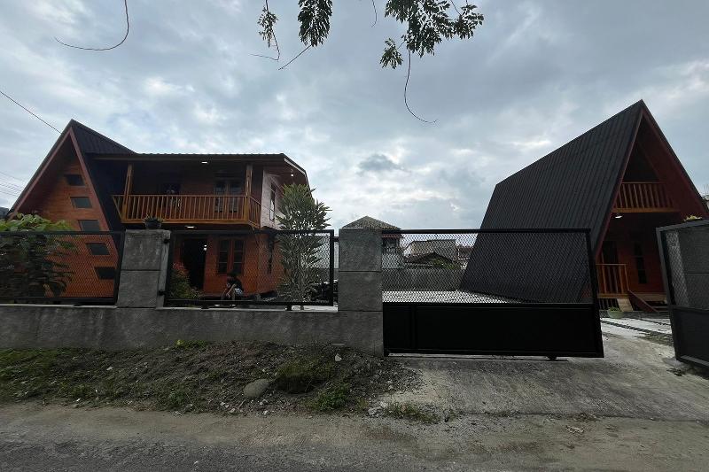 Villa Tapian Banda By Zuzu image