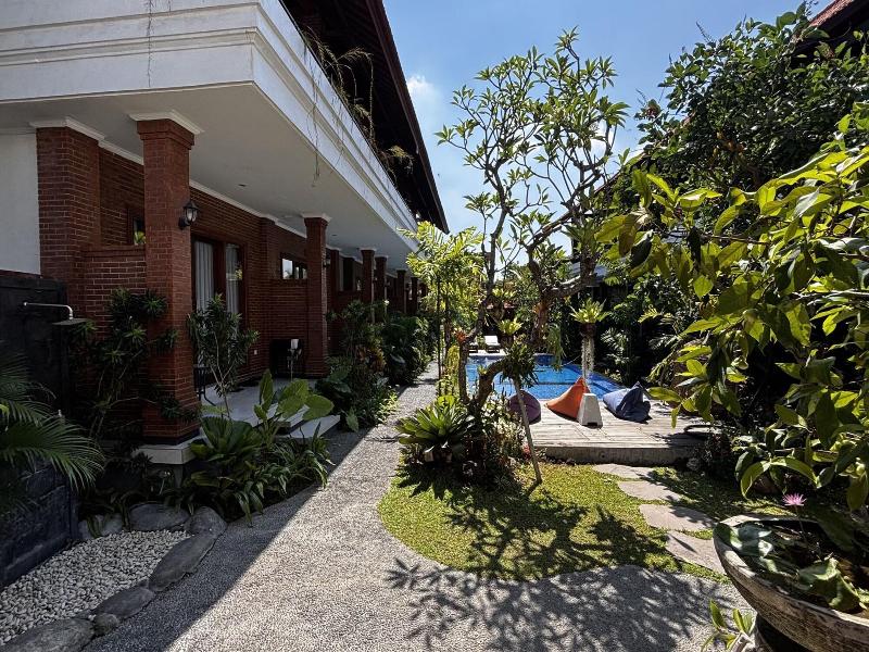 Bali Bata Canggu Guesthouse By Zuzu image