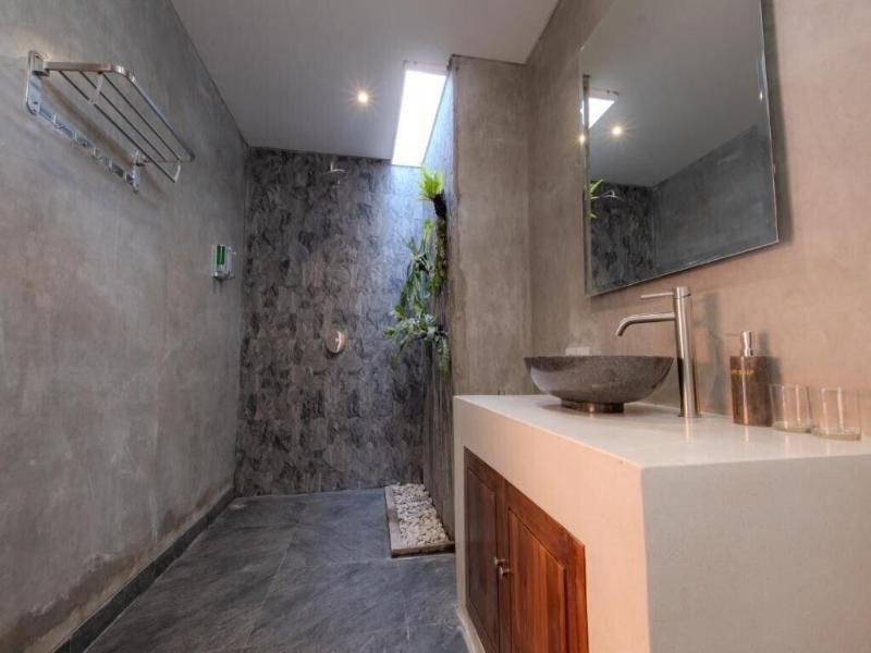 Bali Bata Canggu Guesthouse By Zuzu image
