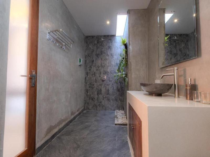 Bali Bata Canggu Guesthouse By Zuzu image