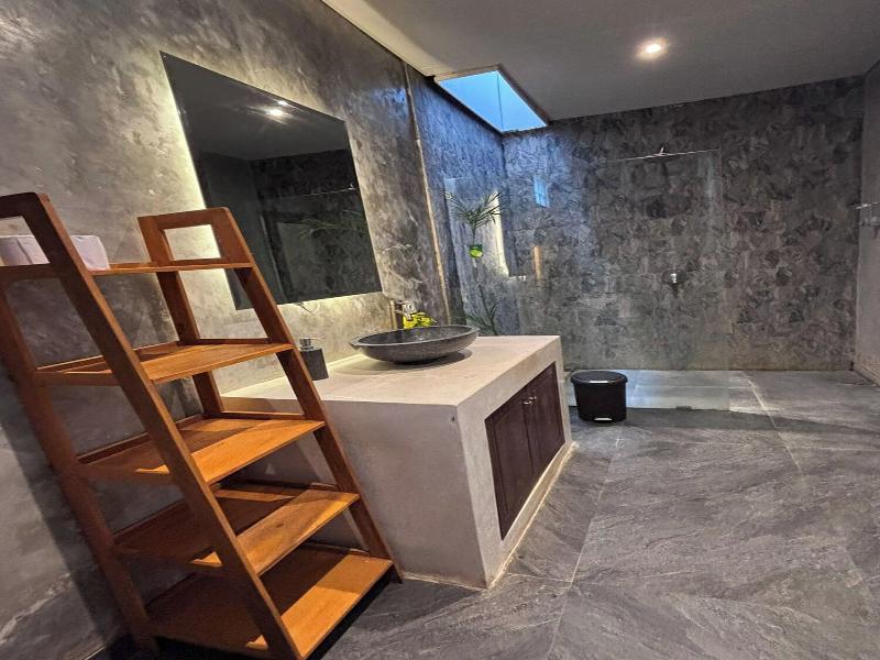 Bali Bata Canggu Guesthouse By Zuzu image