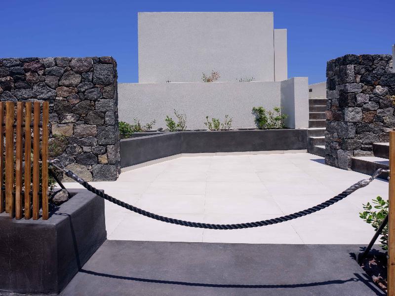 Ryolithos Suites