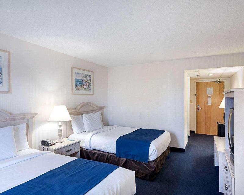 Hotel Econo Lodge & Suites Resort