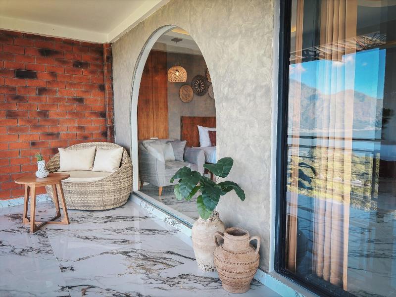Caldera Hotel & Restaurant By Zuzu image