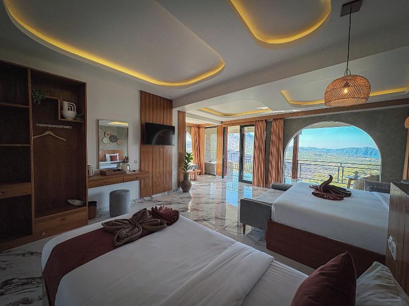 Caldera Hotel & Restaurant By Zuzu image