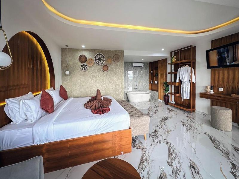 Caldera Hotel & Restaurant By Zuzu image
