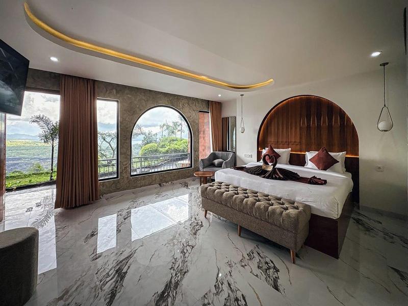 Caldera Hotel & Restaurant By Zuzu image