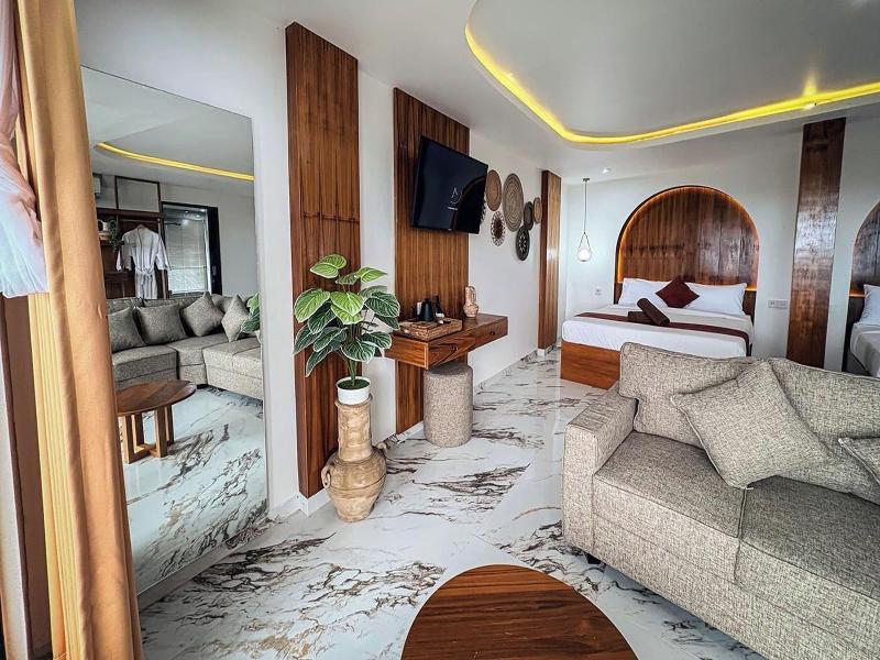 Caldera Hotel & Restaurant By Zuzu image