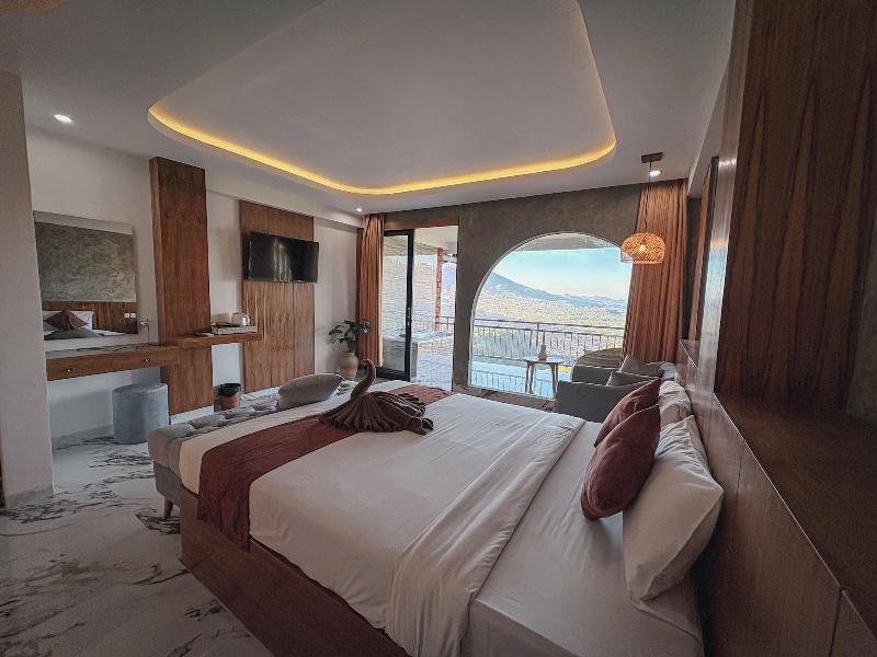 Caldera Hotel & Restaurant By Zuzu image