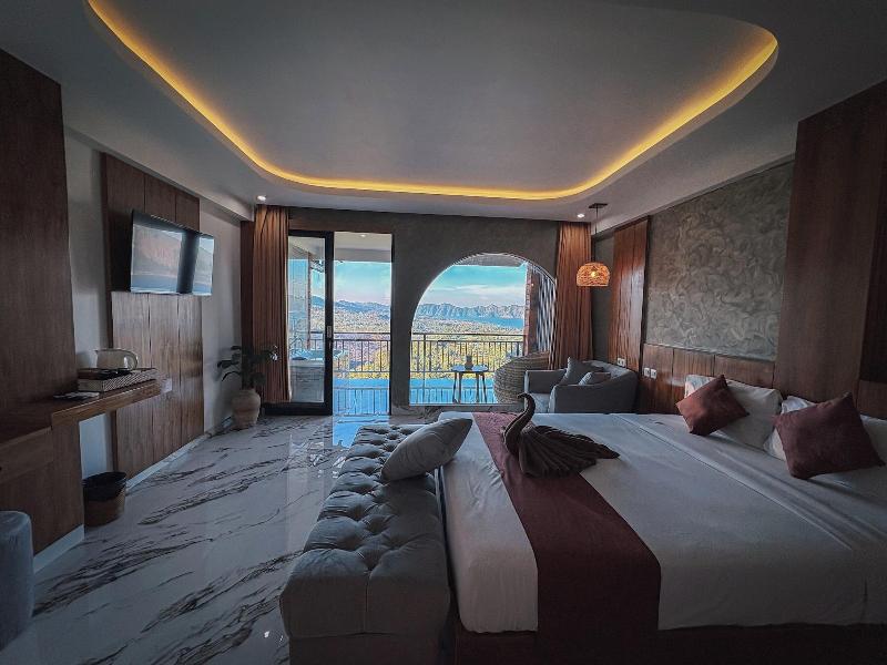 Caldera Hotel & Restaurant By Zuzu image