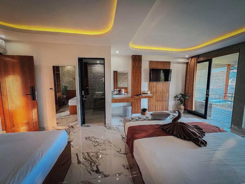 Caldera Hotel & Restaurant By Zuzu image