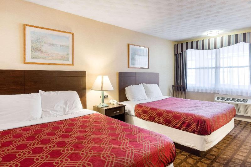 Howard Johnson by Wyndham Malden Boston Area image