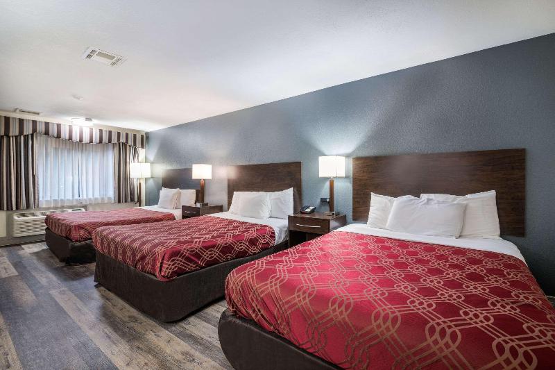Howard Johnson by Wyndham Malden Boston Area image