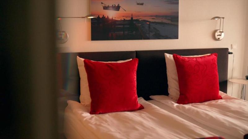Hotel Arctic image